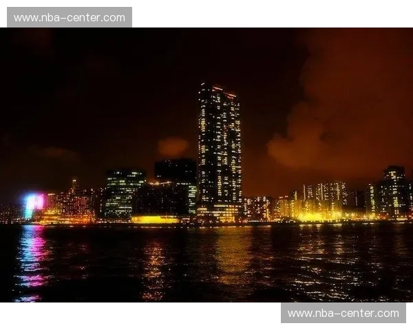 霓虹与静谧的极致对垒：当东方之珠撞上最神秘的国度，谁才是亚洲的“平行时空”？